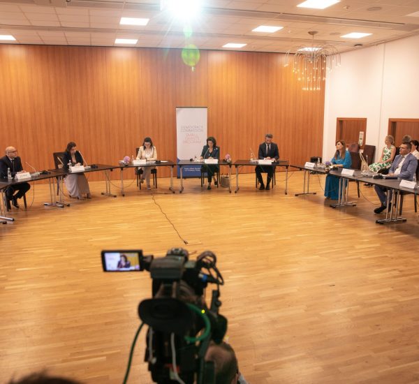 Kryetarja e Kolegjit të Posaçëm të Apelimit znj. Albana Shtylla gjatë aktivitetit prezantues të raportit të monitorimit të KLGj-së dhe KLP-së, organizuar nga Komiteti Shqiptar i Helsinkit – 23 qershor 2021