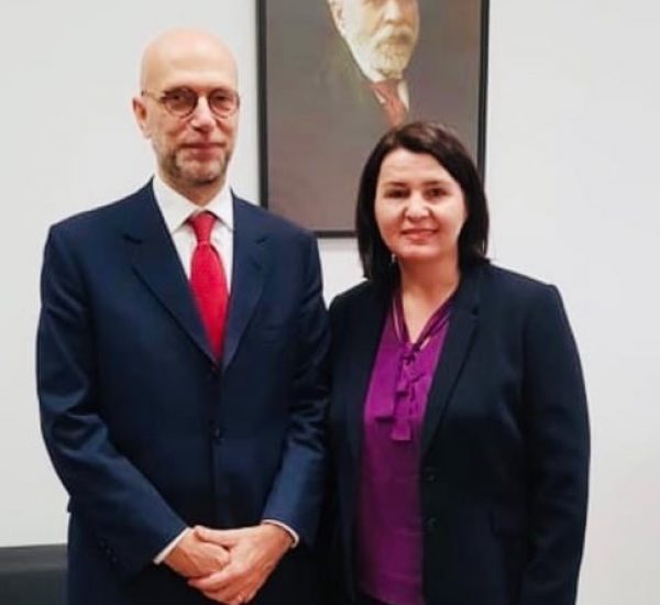 Kryetarja e Kolegjit të Posaçëm të Apelimit znj.Natasha Mulaj gjatë një takimi me ambasadorin italian në Tiranë, z. Alberto Cutillo, ku diskutuan rreth ecurisë së deritanishme të procesit të rivlerësimit – 08.02.2019