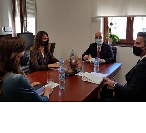 Kryetarja e Kolegjit të Posaçëm të Apelimit znj. Albana Shtylla, me Kryetaren e Këshillit të Lartë Gjyqësor znj. Naureda Llagami, Kryetarin e Këshillit të Lartë të Prokurorisë z. Genti Ibrahimi dhe Inspektorin e Lartë të Drejtësisë z. Artur Metani, gjatë një takimi mbi ndërmarrjet që lidhen me procedimet dhe gjykimet e çështjeve të juridiksionit disiplinor – tetor 2020