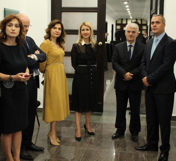 Gjyqtarët e Kolegjit të Posaçëm të Apelimit Rezarta Schuetz, Albana Shtylla, Ina Rama, Luan Daci, Ardian Hajdari dhe Komisionerët Publikë Florian Ballhysa dhe Darjel Sina gjatë ceremonisë së përurimit të ambienteve të reja të Kolegjit të Posaçëm të Apelimit dhe Komisionerit Publik - 8 qershor 2018