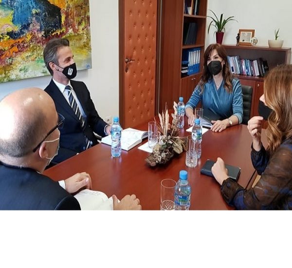 Kryetarja e Kolegjit të Posaçëm të Apelimit znj. Albana Shtylla, me Kryetaren e Këshillit të Lartë Gjyqësor znj. Naureda Llagami, Kryetarin e Këshillit të Lartë të Prokurorisë z. Genti Ibrahimi dhe Inspektorin e Lartë të Drejtësisë z. Artur Metani, gjatë një takimi mbi ndërmarrjet që lidhen me procedimet dhe gjykimet e çështjeve të juridiksionit disiplinor – tetor 2020