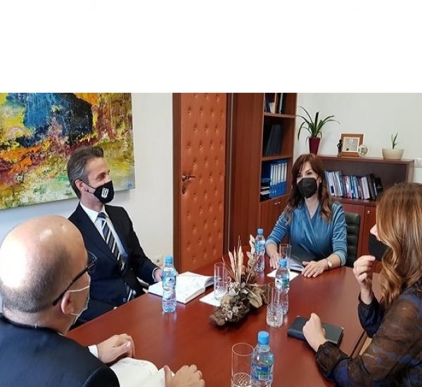 Kryetarja e Kolegjit të Posaçëm të Apelimit znj. Albana Shtylla, me Kryetaren e Këshillit të Lartë Gjyqësor znj. Naureda Llagami, Kryetarin e Këshillit të Lartë të Prokurorisë z. Genti Ibrahimi dhe Inspektorin e Lartë të Drejtësisë z. Artur Metani, gjatë një takimi mbi ndërmarrjet që lidhen me procedimet dhe gjykimet e çështjeve të juridiksionit disiplinor – tetor 2020