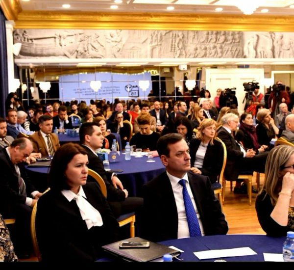 Kryetarja e Kolegjit të Apelimit Natasha Mulaj, Drejtori i Shkollës së Magjistraturës, Sokol Sadushi, Kryetarja e Komisionit të Kualifikimit, Genta Tafa Bungo, gjatë ceremonisë së 10- vjetorit të krijimit të Zyrës së Komisionerit për të Drejtën e Informimit dhe Mbrojtjen e të Dhënave Personale - 12 mars 2018