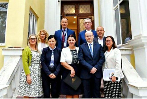 The President of the Appeal Chamber with the representatives of the other re-evaluation institutions and IMO representatives after a meeting with  the Director for Western Balkans at the Directorate General for European Neighbourhood Policy & Enlargement Negotiations Genova Ruiz Calavera and European Commissioner for Justice, Consumers and Gender Equality Věra Jourová.