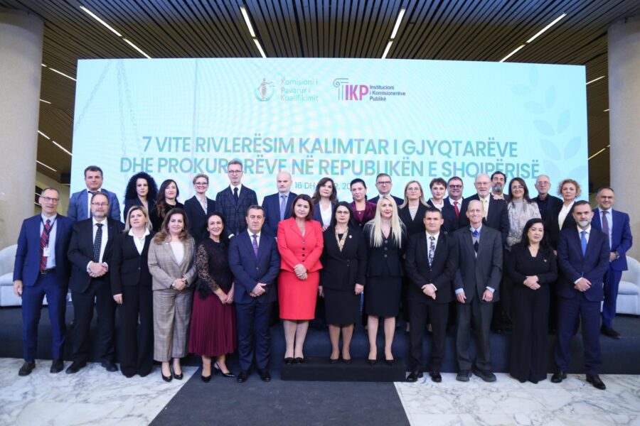 Members of the vetting institutions, International Observers of the International Monitoring Operation and heads of justice institutions after the conference “7 years of transitional re-evaluation of judges and prosecutors in the Republic of Albania”, held on the occasion of the closure of the activity of the Independent Qualification Commission and the Institution of Public Commissioners – December 16, 2024