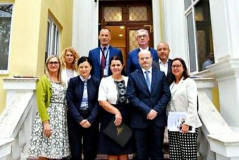 The President of the Appeal Chamber with the representatives of the other re-evaluation institutions and IMO representatives after a meeting with the Director for Western Balkans at the Directorate General for European Neighbourhood Policy & Enlargement Negotiations Genova Ruiz Calavera and European Commissioner for Justice, Consumers and Gender Equality Věra Jourová.
