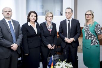Mr. Florian Ballhysa, Public Commissioner, Ms. Natasha Mulaj, President of the Appeal Chamber, Ms. Susanne Schütz, Ambassador of the Federal Republic of Germany in Albania, Mr. Heiko Maas, German Minister of Foreign Affairs, and Ms. Genta Tafa Bungo, President of the Independent Qualification Commission, during the meeting held at the premises of the Appeal Chamber.