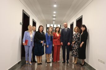 May 4, 2022 The President of the Appeal Chamber, Mrs. Albana Shtylla, and the AC judges welcomed today a Moldovan delegation led by the Minister of Justice, Mr. Sergiu Litvinenco, with the goal of exchanging the best practices and learning how the vetting process works, the legal framework, the mechanisms and institutions involved, implementation results, as well as the public perception of this process. Moldova has launched an ambitious reform of the justice system aimed at fighting corruption and functioning of rule of law. One of the specially impacting reforms promised to the Moldovan public is the vetting process, the assessment of the integrity of judges and prosecutors, and ousting those judges and prosecutors who fail passing this process. The Moldovan delegation headed by the Minister of Justice included also members of the High Judicial Council, the High Prosecution Council, as well as heads and legal advisors of the departments of these institutions, who were informed about the progress of the vetting process to date as an essential part of justice reform in Albania.